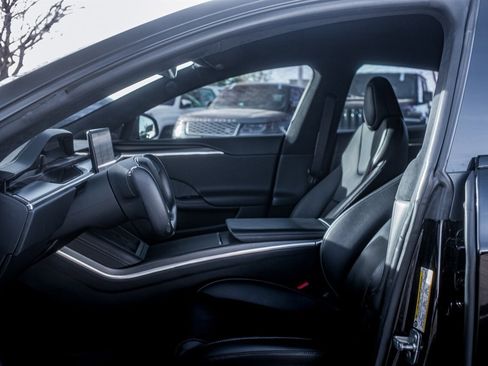 Used 2022 Tesla Model S Plaid image 12