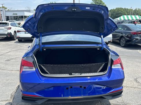 Used 2022 Hyundai Elantra SEL w/ Convenience Package FWD image 18
