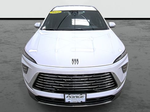 Used 2025 Buick Enclave Preferred AWD/4WD image 6