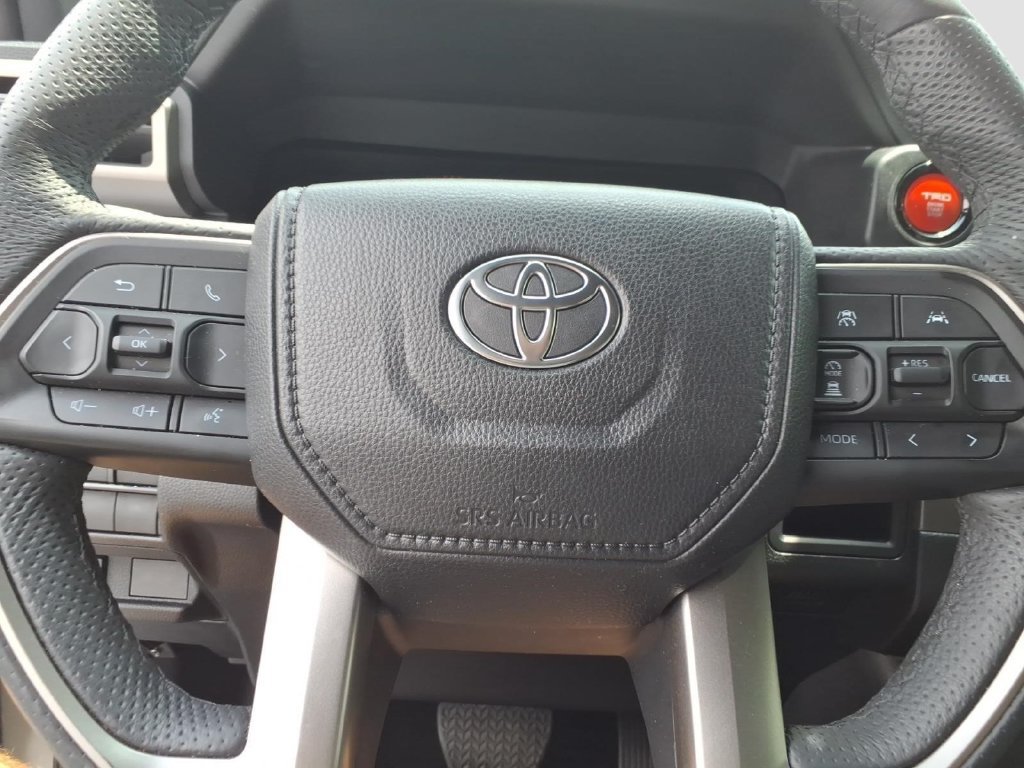 Used 2025 Toyota Tacoma TRD Off-Road AWD/4WD image 21