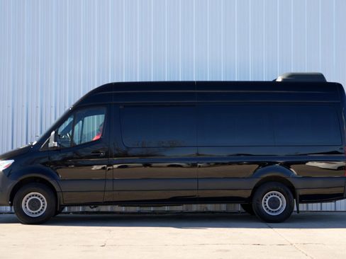 Used 2023 Mercedes-Benz Sprinter 2500 w/ Parking Package image 9