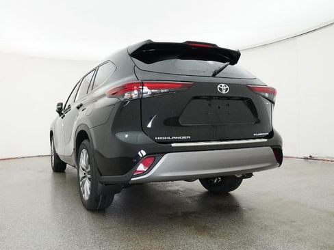 New 2026 Toyota Highlander Platinum AWD/4WD image 22