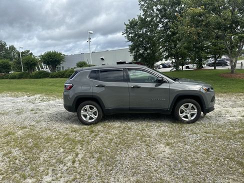 Used 2023 Jeep Compass Sport AWD/4WD image 4