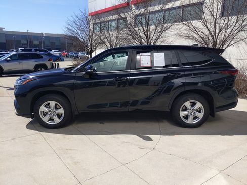 Certified 2024 Toyota Highlander LE image 9