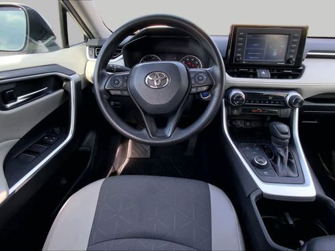 Used 2022 Toyota RAV4 XLE AWD/4WD image 6