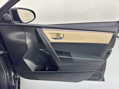 Used 2016 Toyota Corolla LE image 35