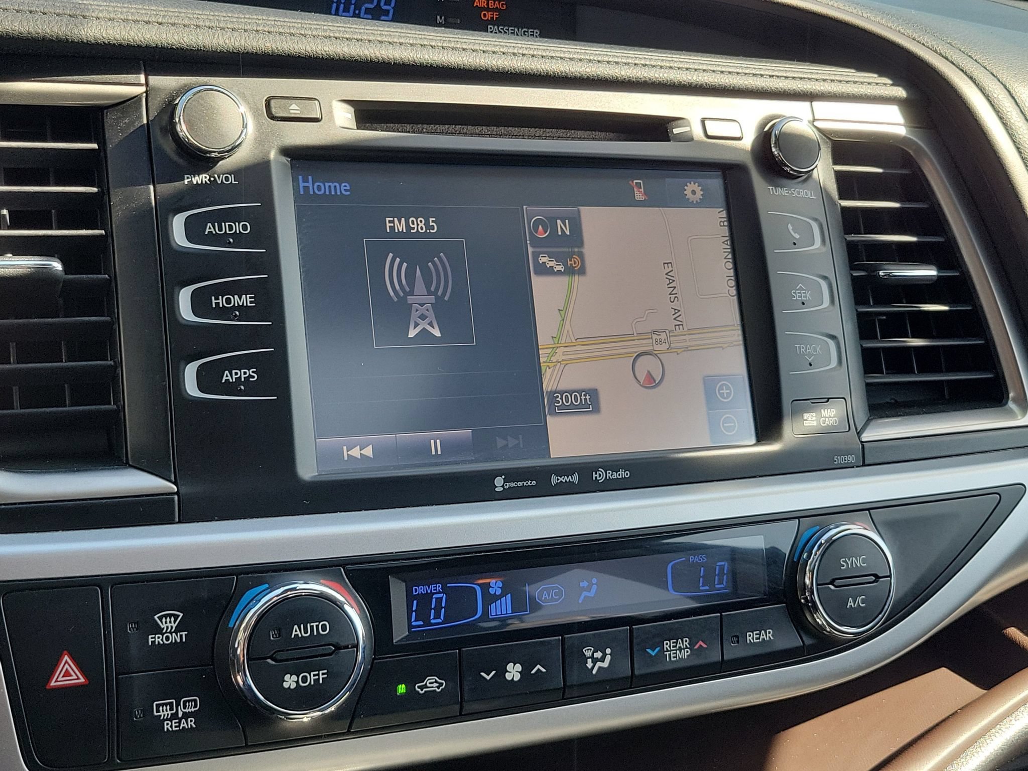 Used 2019 Toyota Highlander XLE AWD/4WD image 30
