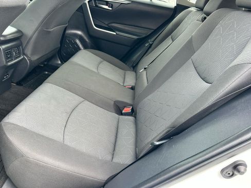 Used 2022 Toyota RAV4 XLE FWD image 12