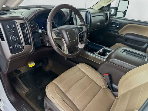 Used 2017 GMC Sierra 2500 Denali w/ Duramax Plus Package AWD/4WD image 30