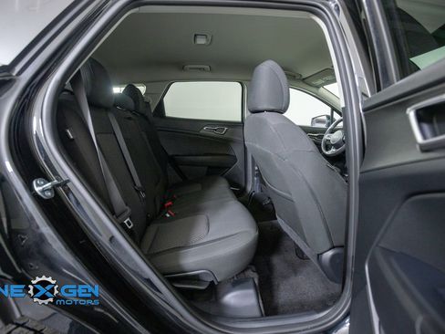 Used 2025 Kia Sportage LX FWD image 34