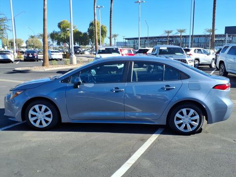 Used 2021 Toyota Corolla LE image 11