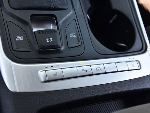Used 2025 Kia Carnival FWD image 17