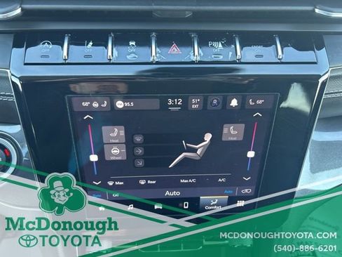 Used 2022 Jeep Grand Cherokee Laredo w/ Luxury Tech Group I AWD/4WD image 2