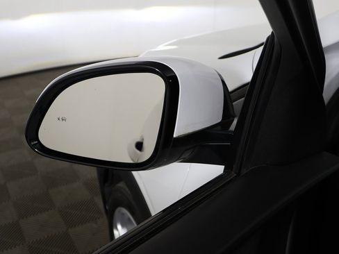 Used 2022 Chevrolet Bolt EUV LT w/ Comfort Package image 28