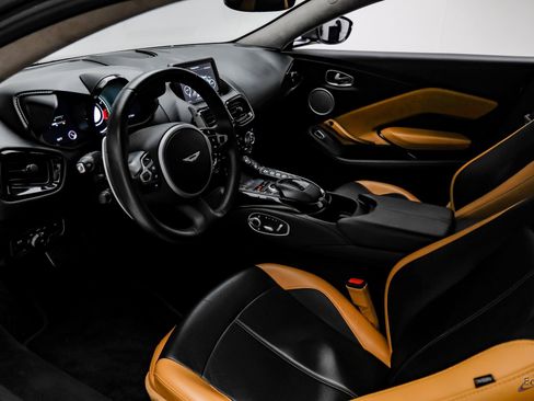 Used 2020 Aston Martin V8 Vantage Coupe image 34