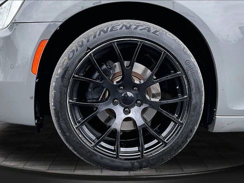 Used 2018 Chrysler 300 Limited w/ Safetytec Plus Group AWD/4WD image 9
