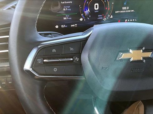 Used 2025 Chevrolet Traverse LT image 14