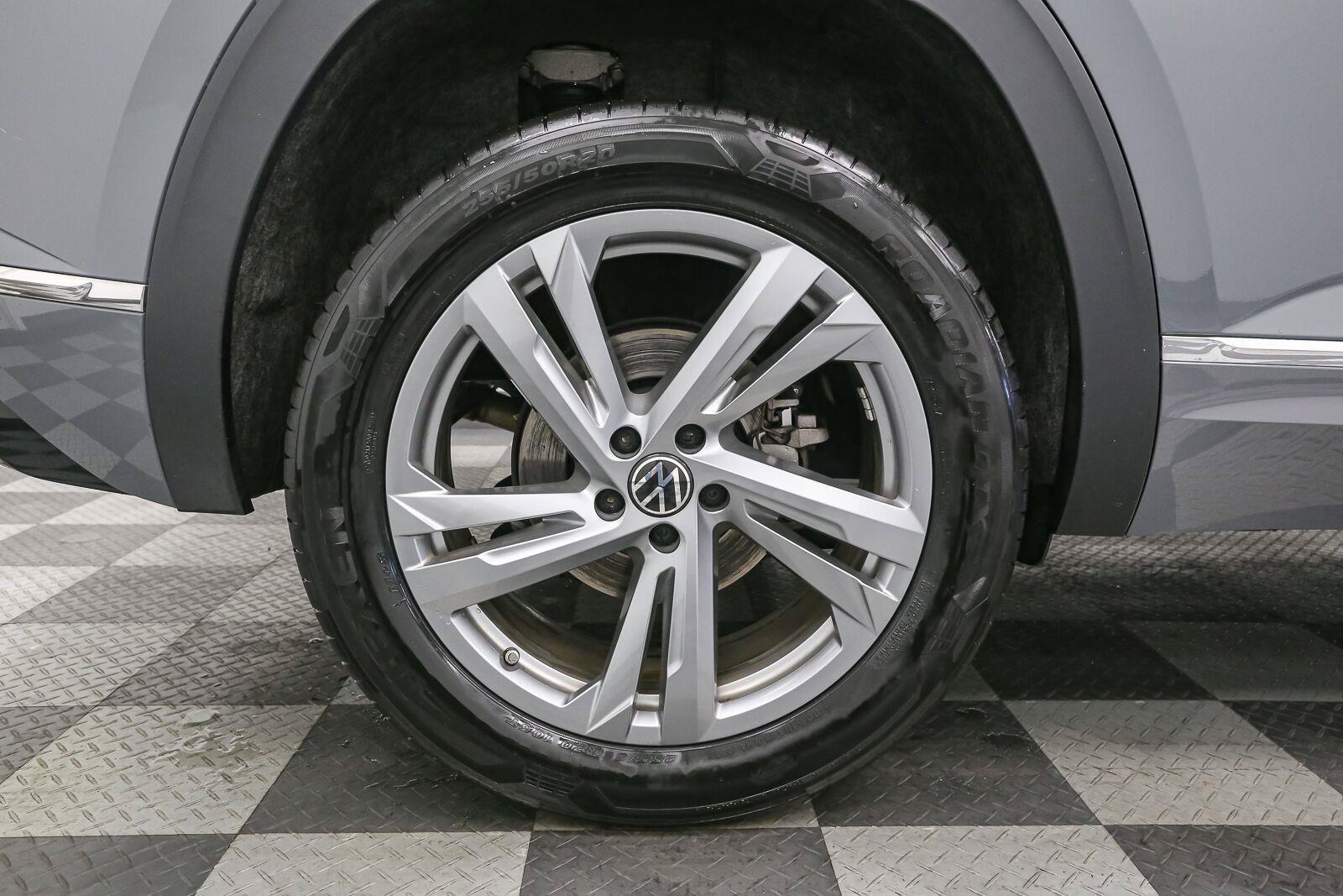 Certified 2024 Volkswagen Atlas Cross Sport SEL R-Line AWD/4WD image 21