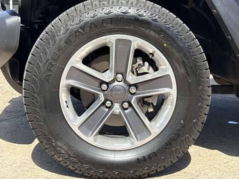 Used 2021 Jeep Wrangler Unlimited Sahara AWD/4WD image 6