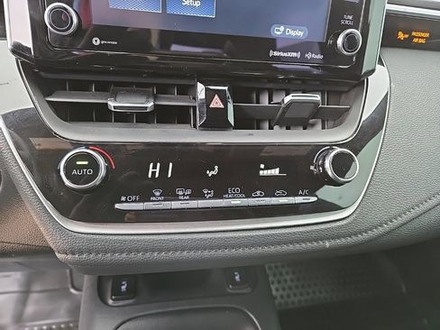 Used 2022 Toyota Corolla XSE image 28