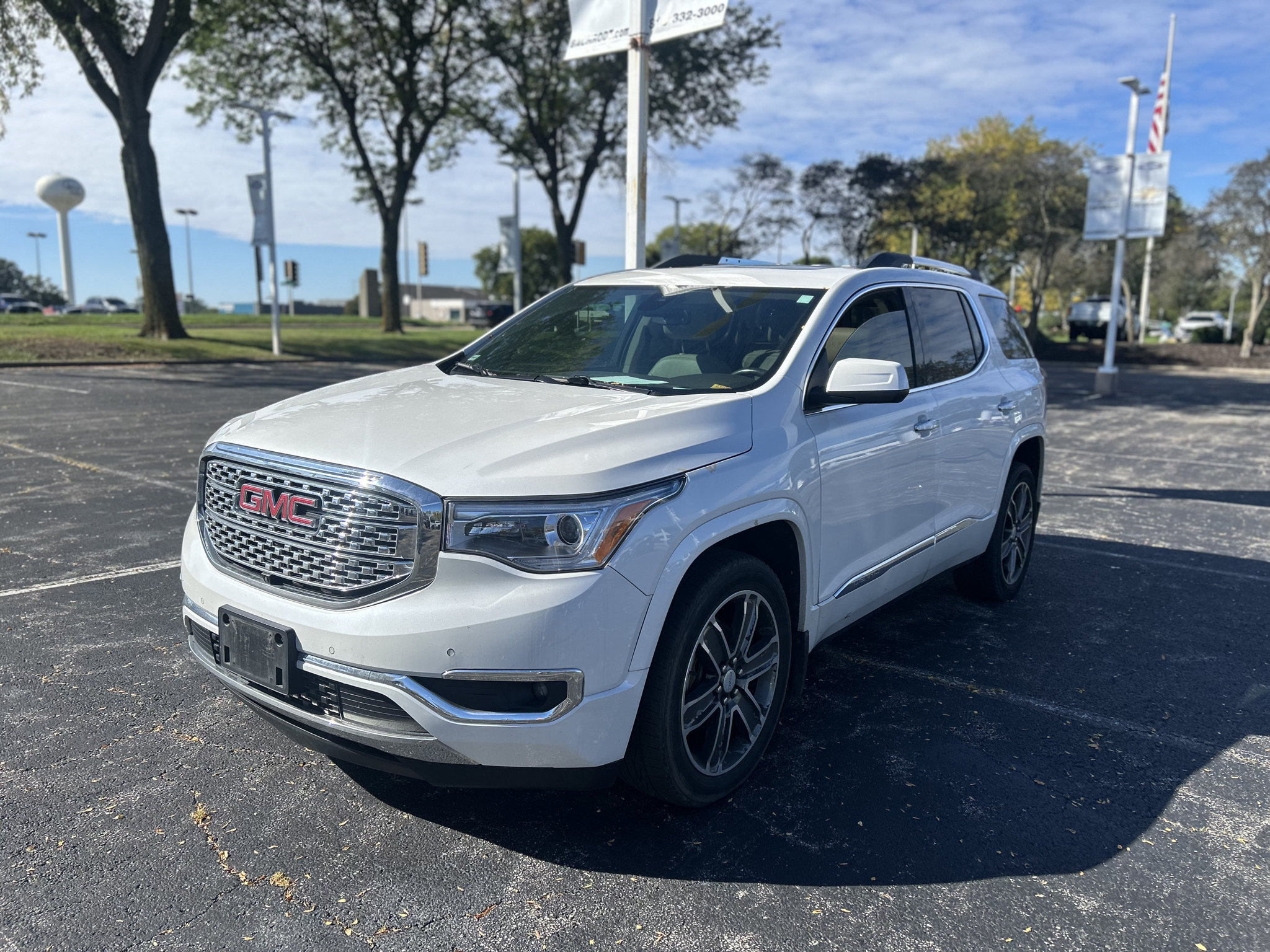 Used 2017 GMC Acadia Denali w/ Technology Package AWD/4WD image 3
