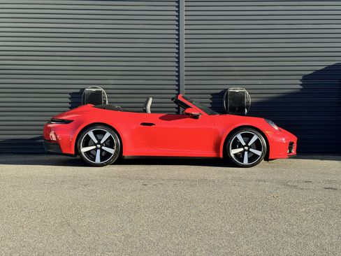 Certified 2025 Porsche 911 Carrera T RWD image 9