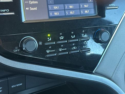 Used 2018 Toyota Camry FWD image 24