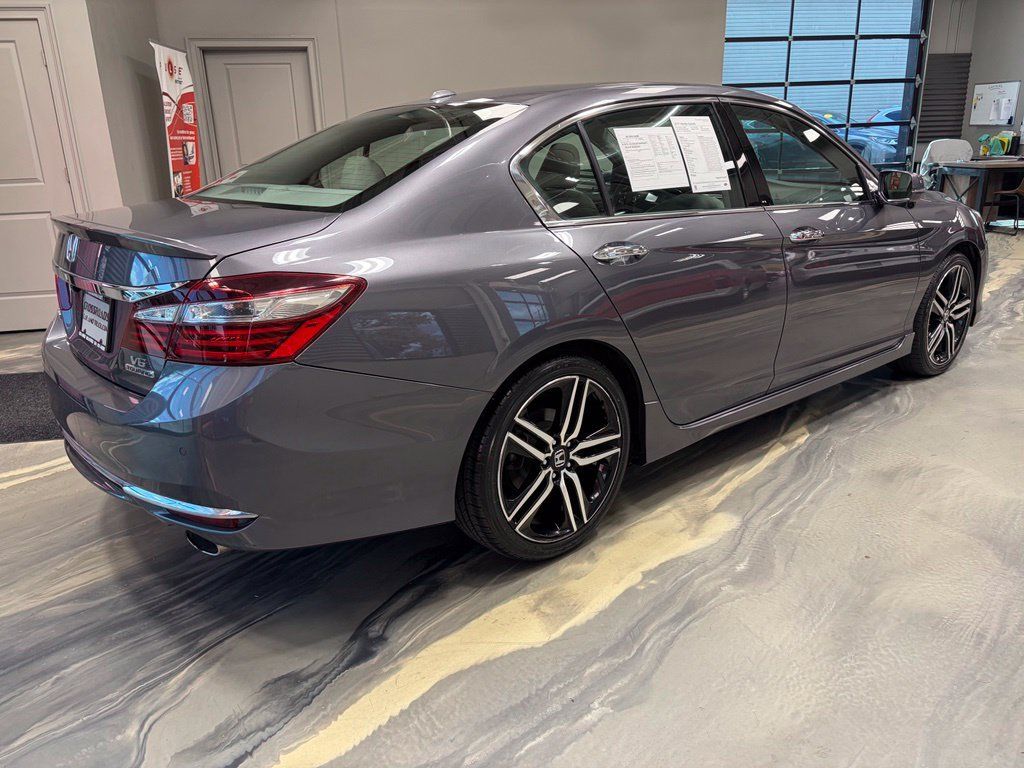 Used 2017 Honda Accord Touring image 35
