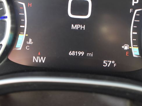 Used 2020 Chrysler Pacifica Touring-L Plus w/ Tire & Wheel Group image 40