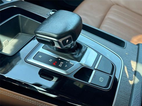 Used 2022 Audi Q5 2.0T Premium Plus w/ Premium Plus Package image 17