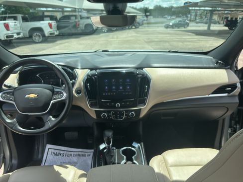Used 2023 Chevrolet Traverse LT w/ LT Premium Package FWD image 23