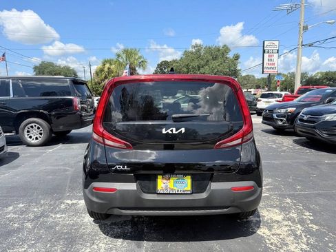 Used 2022 Kia Soul LX w/ Technology Package FWD image 5