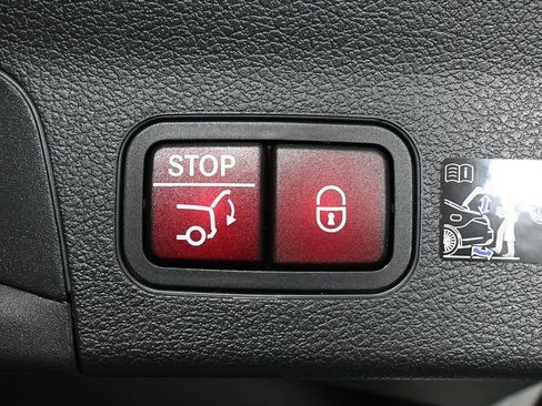 Used 2026 Mercedes-Benz GLS 450 4MATIC image 31