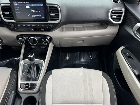 Used 2022 Hyundai Venue SEL w/ Cargo Package image 28