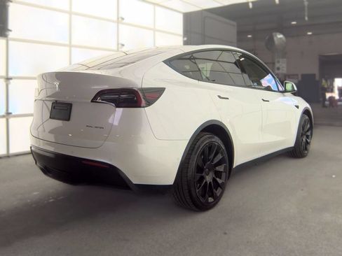 Used 2022 Tesla Model Y Long Range AWD/4WD image 6