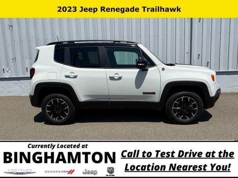 Used 2023 Jeep Renegade Trailhawk AWD/4WD image 4