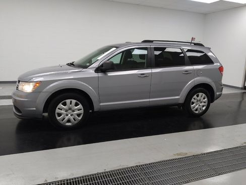 Used 2018 Dodge Journey SE image 2