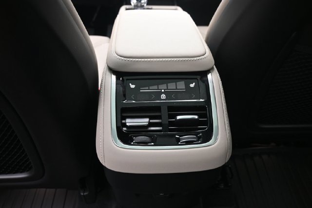 Used 2026 Volvo XC90 B6 Plus w/ Protection Package Premier AWD/4WD image 24