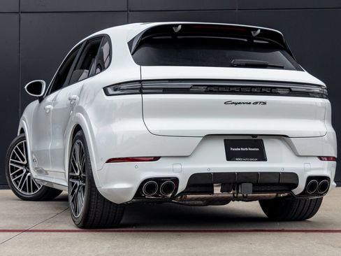 Certified 2026 Porsche Cayenne GTS AWD/4WD image 3