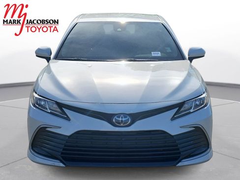 Used 2022 Toyota Camry LE FWD image 2