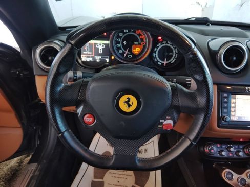 Used 2014 Ferrari California RWD image 17