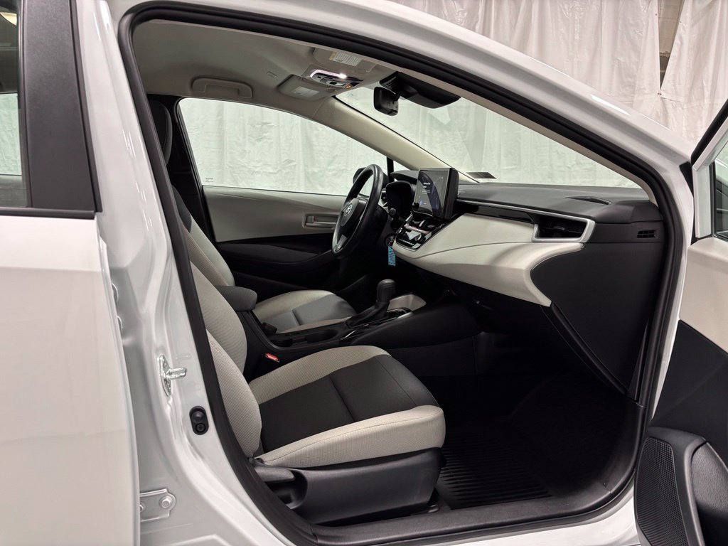 Used 2025 Toyota Corolla LE FWD image 55