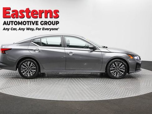 Used 2024 Nissan Altima 2.5 SV image 4