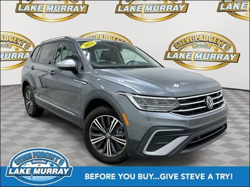 Used 2024 Volkswagen Tiguan SE FWD image 1