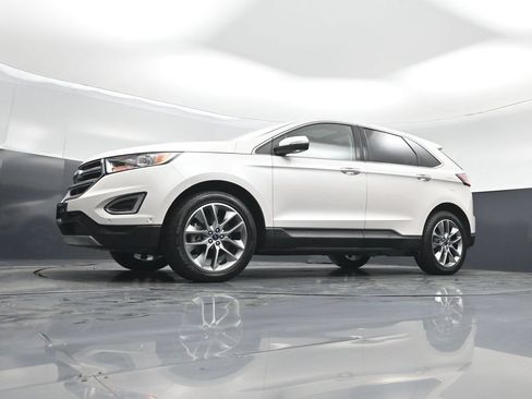 Used 2018 Ford Edge Titanium w/ Equipment Group 302A AWD/4WD image 44
