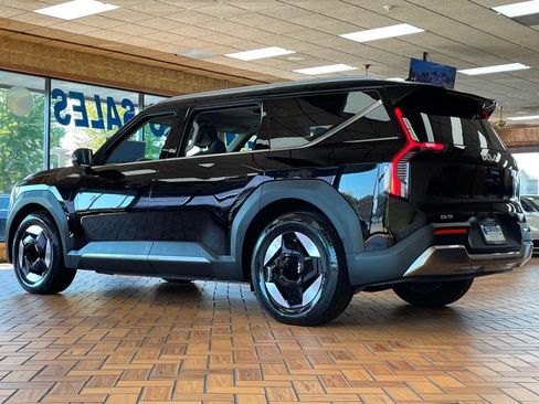 Used 2024 Kia EV9 Wind image 9