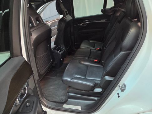 Used 2018 Volvo XC90 T6 Momentum w/ Convenience Package image 16