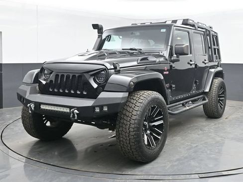 Used 2016 Jeep Wrangler Unlimited Sahara w/ Max Tow Package AWD/4WD image 5
