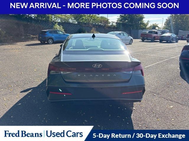 Certified 2024 Hyundai Elantra SEL FWD image 7