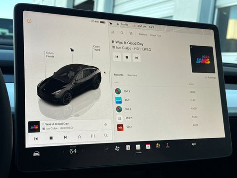 Used 2023 Tesla Model Y Performance image 18